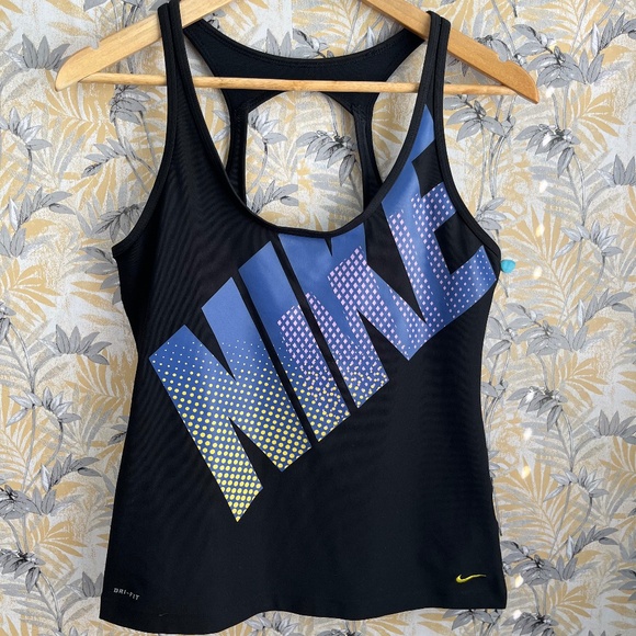 Women’s Nike Black Workout Dri-Fit Tank Top With Built-in Bra Size Large - Picture 1 of 10
